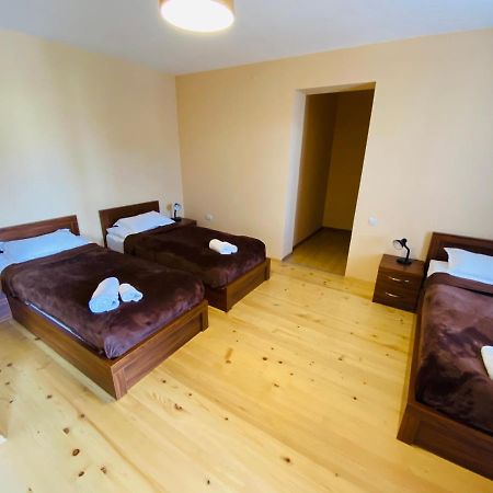 Guesthouse Alpenrose Mestia Buitenkant foto