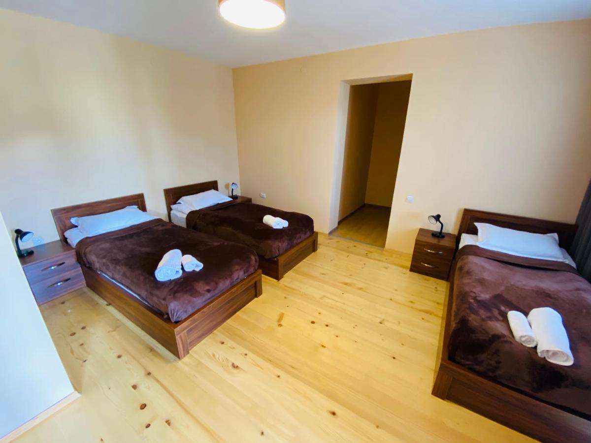 Guesthouse Alpenrose Mestia Buitenkant foto