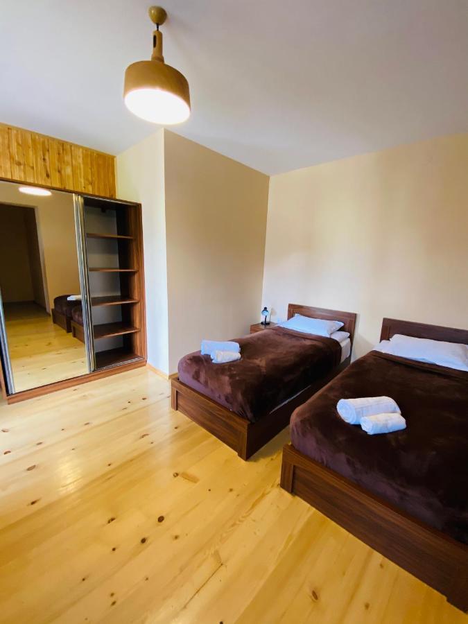 Guesthouse Alpenrose Mestia Buitenkant foto
