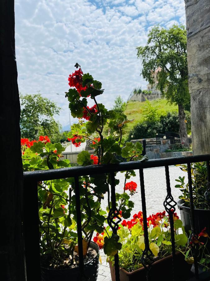 Guesthouse Alpenrose Mestia Buitenkant foto