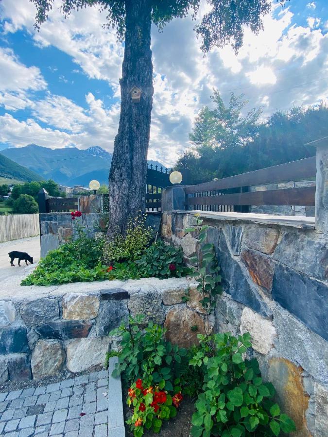 Guesthouse Alpenrose Mestia Buitenkant foto