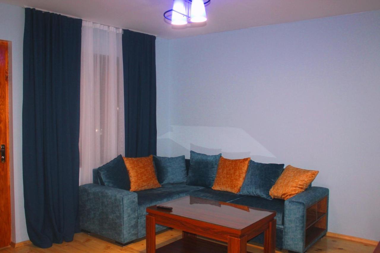 Guesthouse Alpenrose Mestia Buitenkant foto