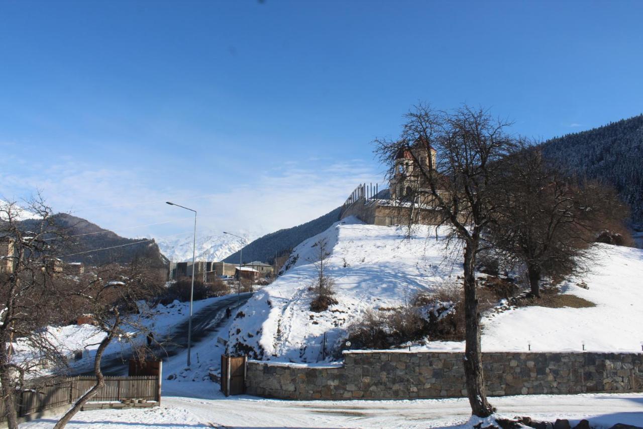 Guesthouse Alpenrose Mestia Buitenkant foto