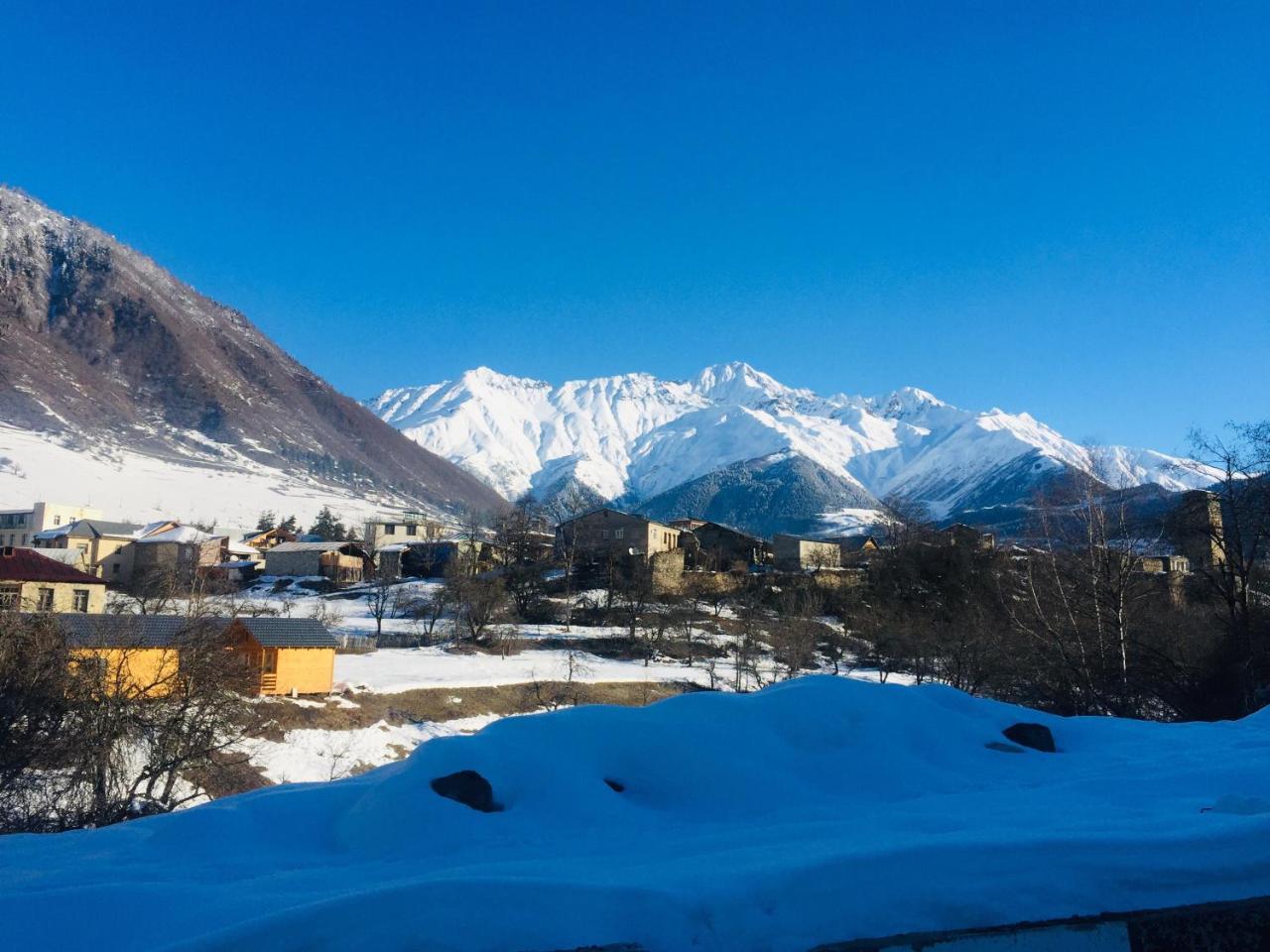 Guesthouse Alpenrose Mestia Buitenkant foto