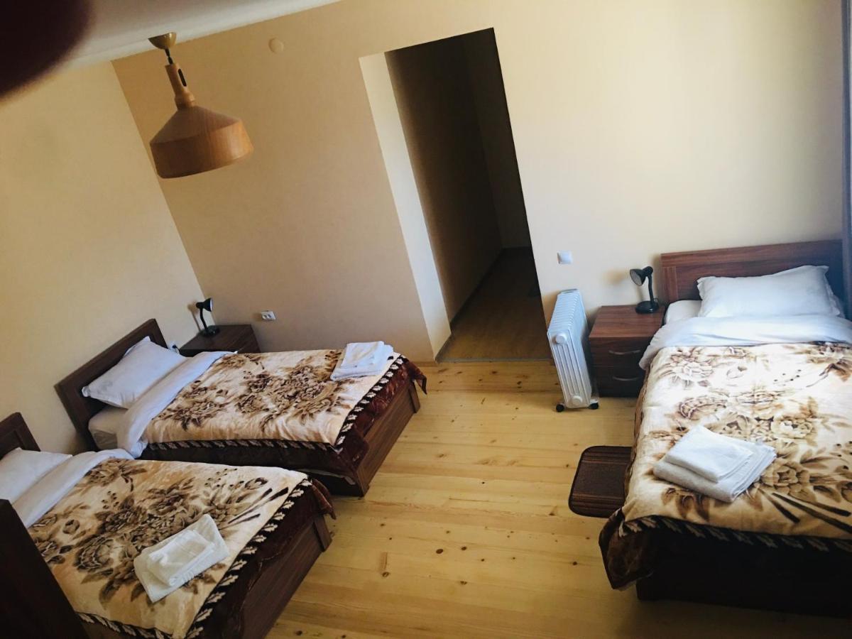 Guesthouse Alpenrose Mestia Buitenkant foto